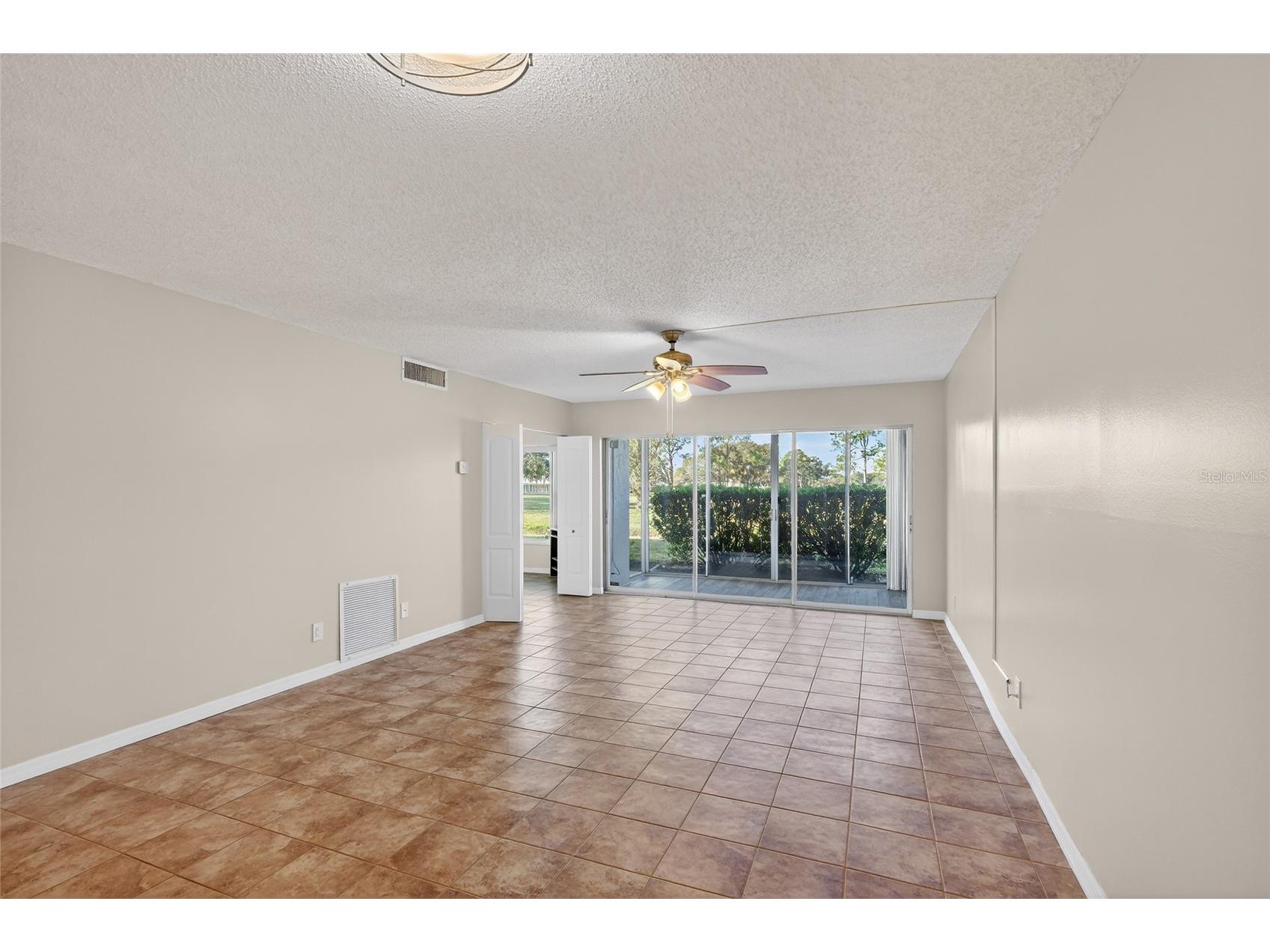 7880 Palm Aire Lane #105 Sarasota FL 34243 A4677623 image5