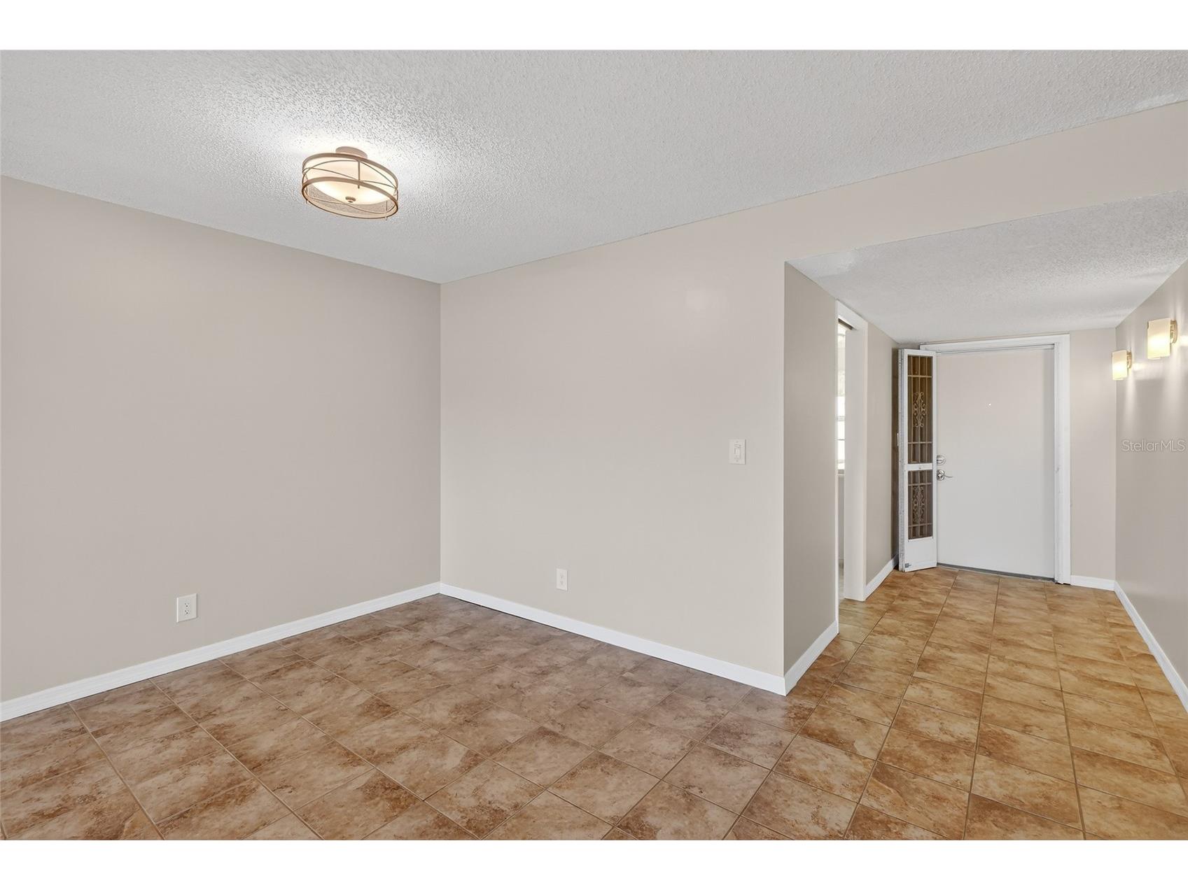 7880 Palm Aire Lane #105 Sarasota FL 34243 A4677623 image9