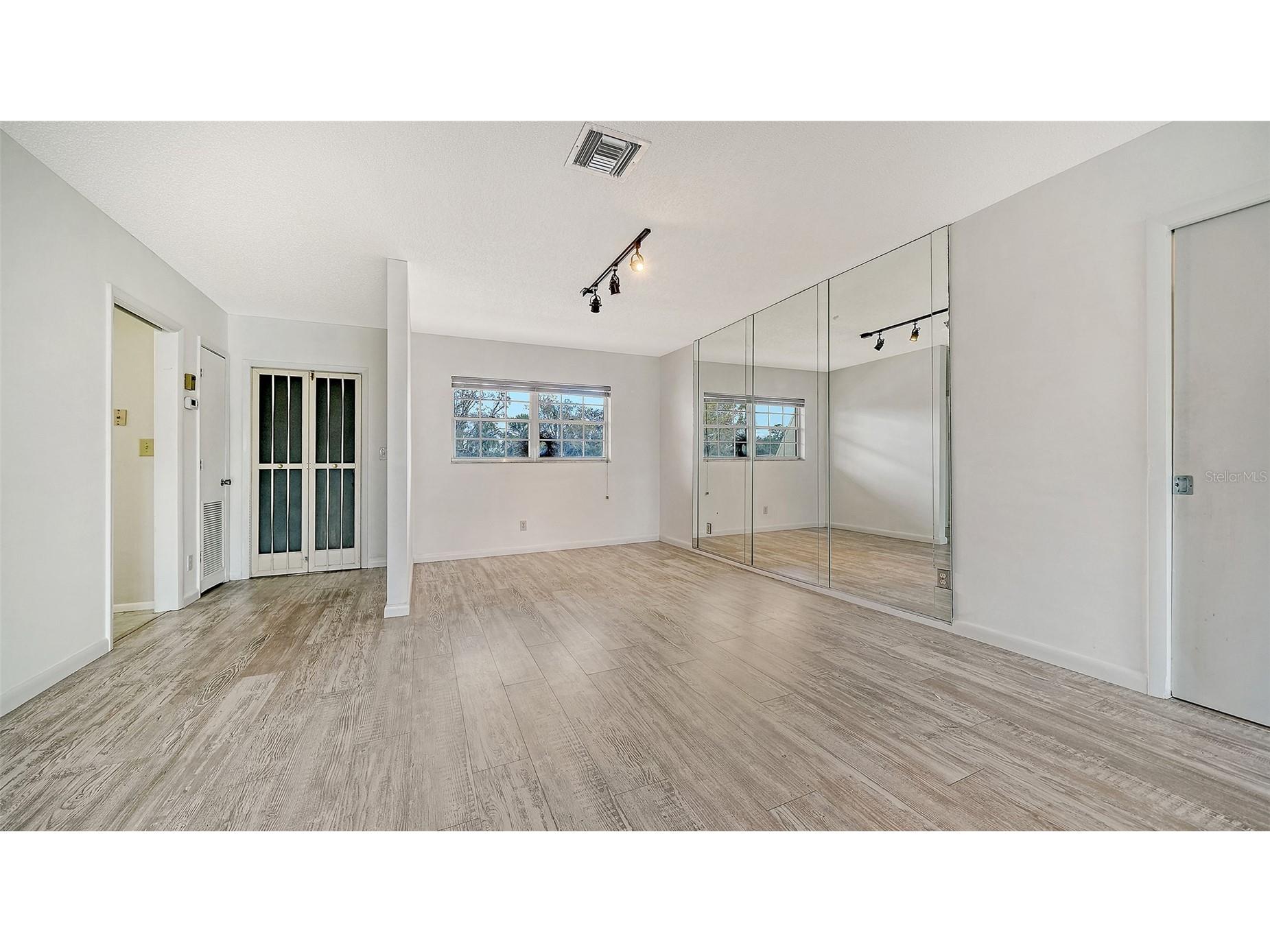 7880 Palm Aire Lane #203 Sarasota FL 34243 A4683042 image16