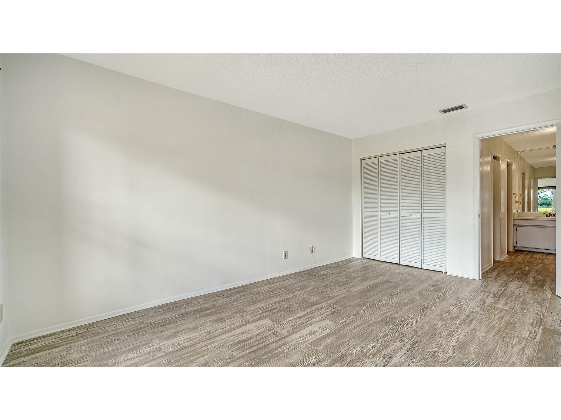 7880 Palm Aire Lane #203 Sarasota FL 34243 A4683042 image25