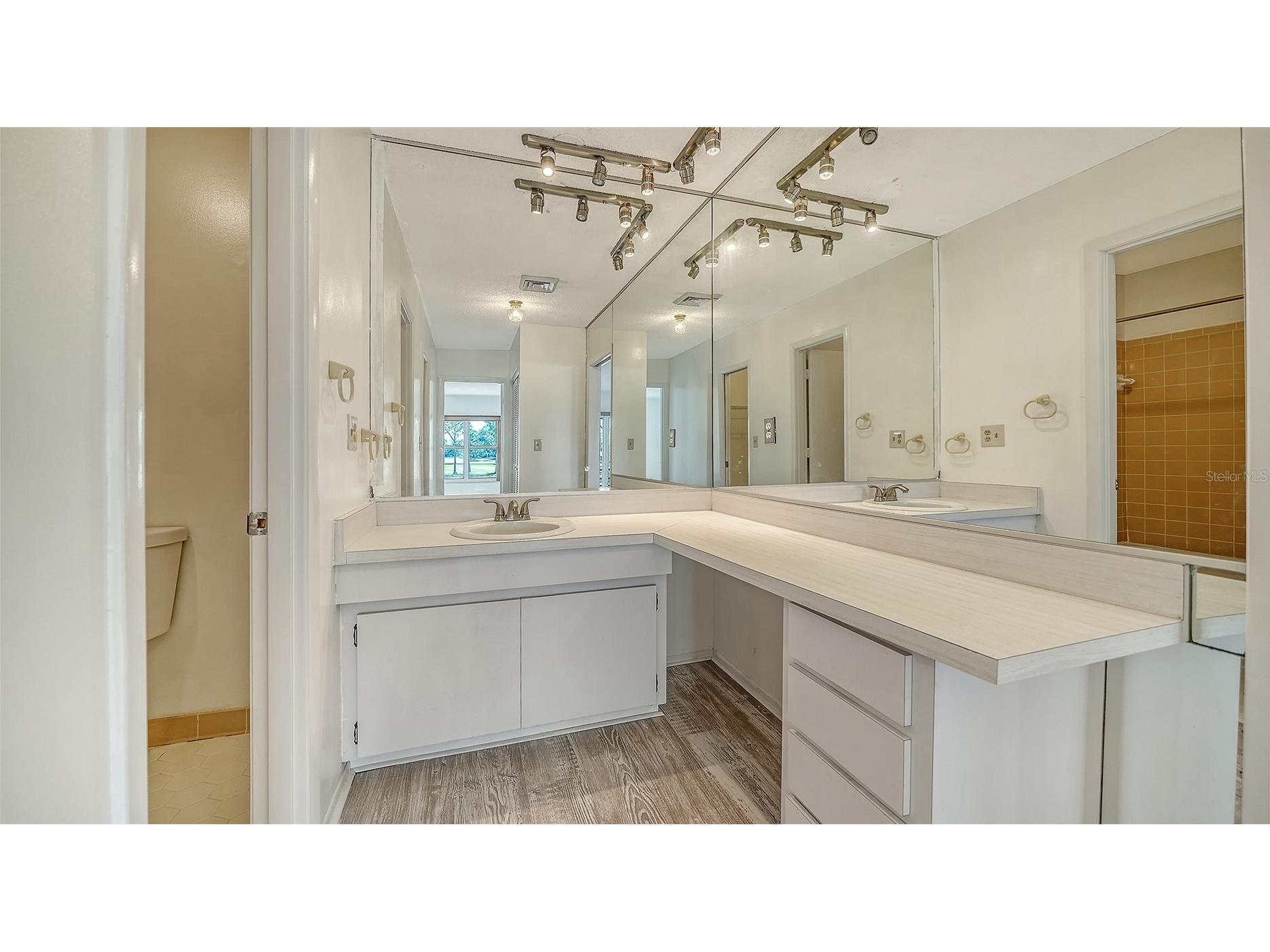 7880 Palm Aire Lane #203 Sarasota FL 34243 A4683042 image26