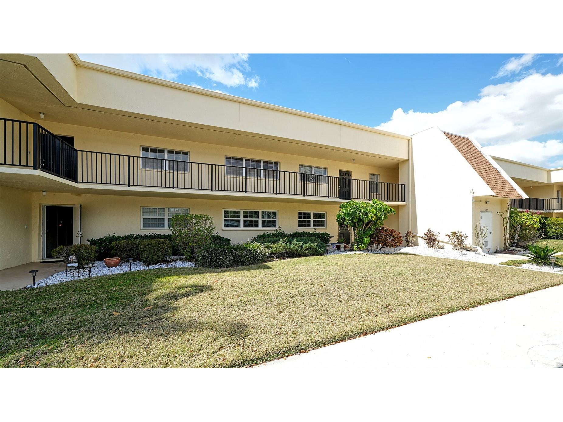 7880 Palm Aire Lane #203 Sarasota FL 34243 A4683042 image5