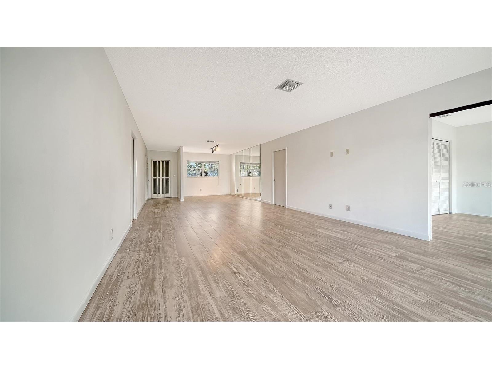 7880 Palm Aire Lane #203 Sarasota FL 34243 A4687887 image8