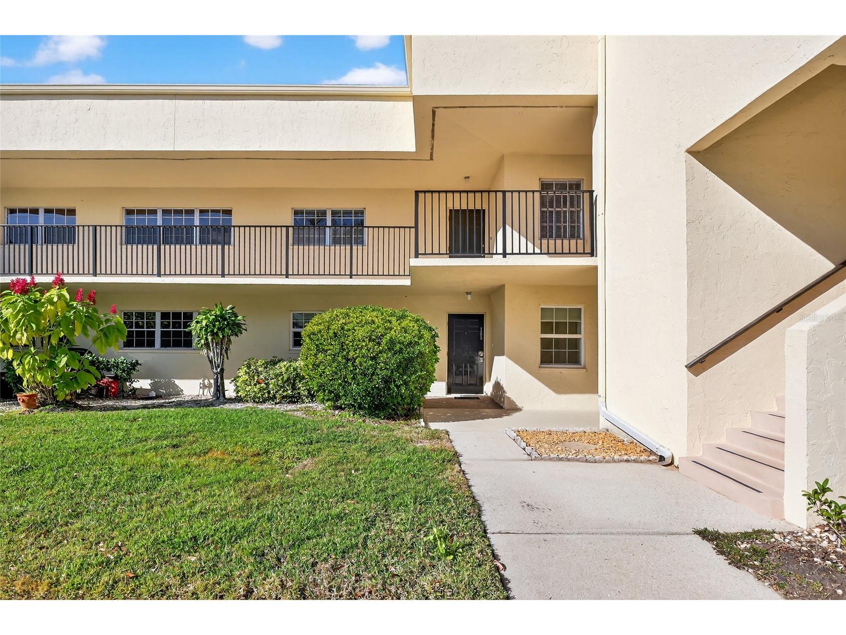 7880 Palm Aire Lane #205 Sarasota FL 34243 A4677161 image1