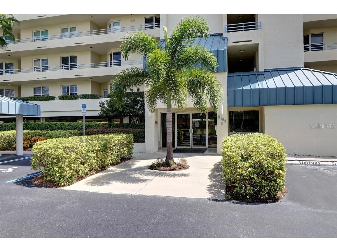 7882 Sailboat Key Boulevard S #102 South Pasadena FL 33707 - BOCA CIEGA BAY / INTERCOASTAL U8233417 image1