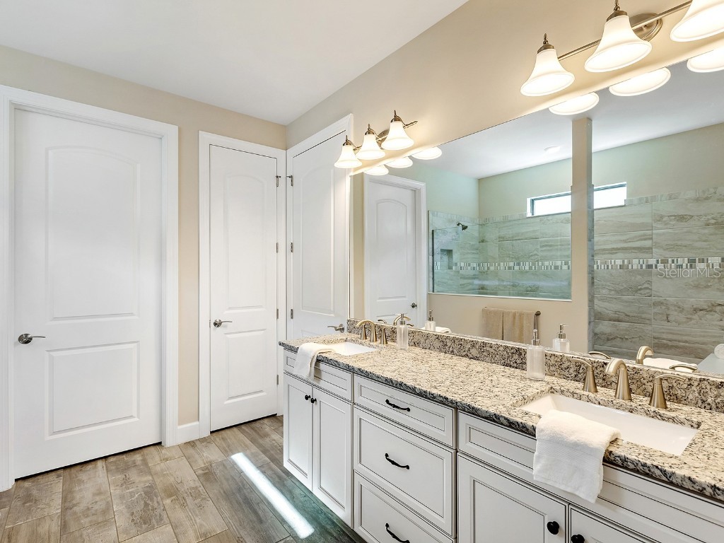 7884 Grande Shores Drive Sarasota FL 34240 A4665285 image33