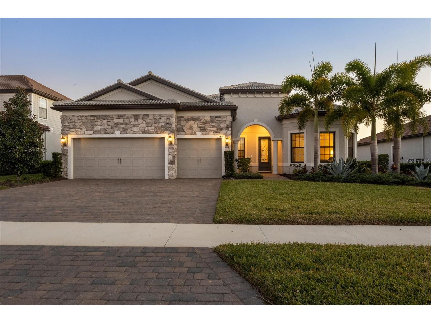 7885 Mainsail Lane Sarasota FL 34240 A4682351 image1