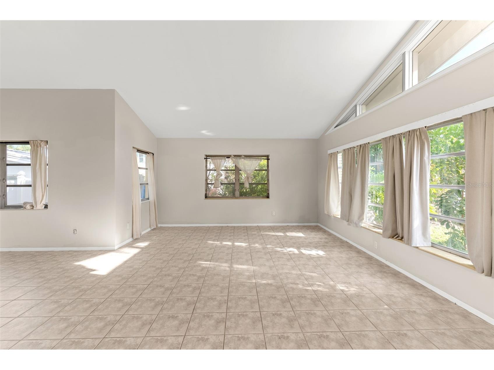 7887 9th Avenue S Saint Petersburg FL 33707 TB8495871 image7
