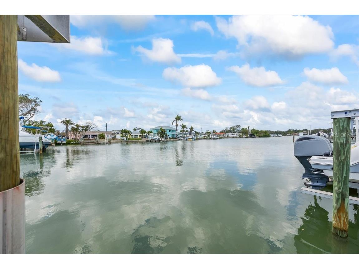 7889 3rd Avenue S Saint Petersburg FL 33707 - BOCA CIEGA BAY TB8372171 image1