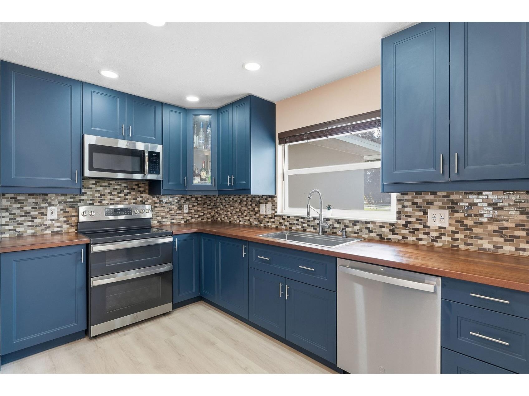 7891 1st Street NE Saint Petersburg FL 33702 TB8474708 image8