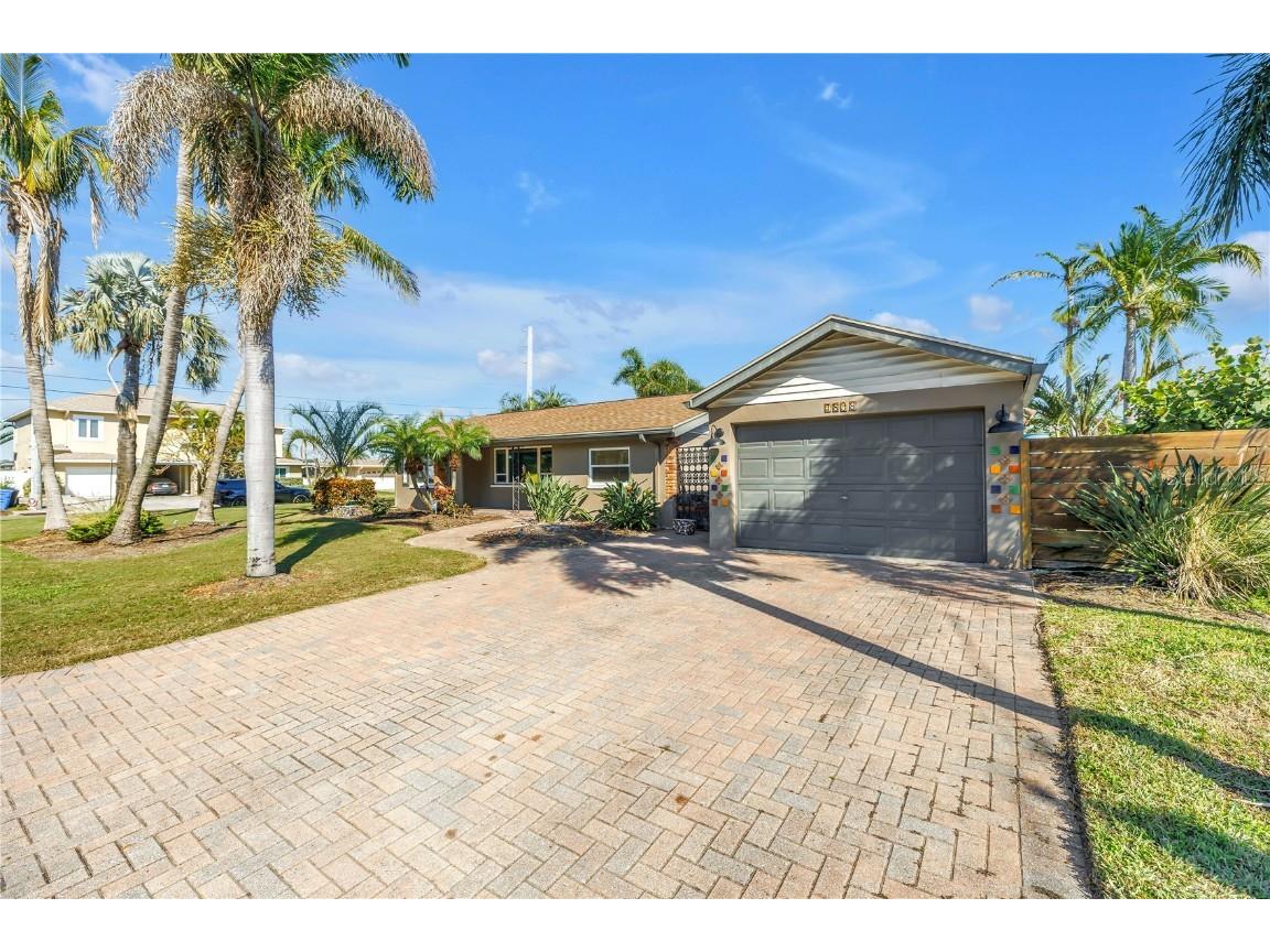 7898 Causeway Boulevard N Saint Petersburg FL 33707 TB8448856 image1