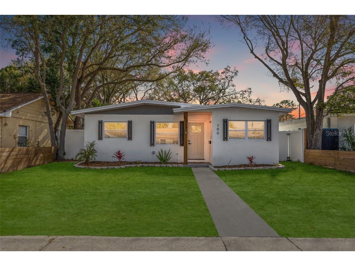 790 48th Avenue N Saint Petersburg FL 33703 U8232424 image1