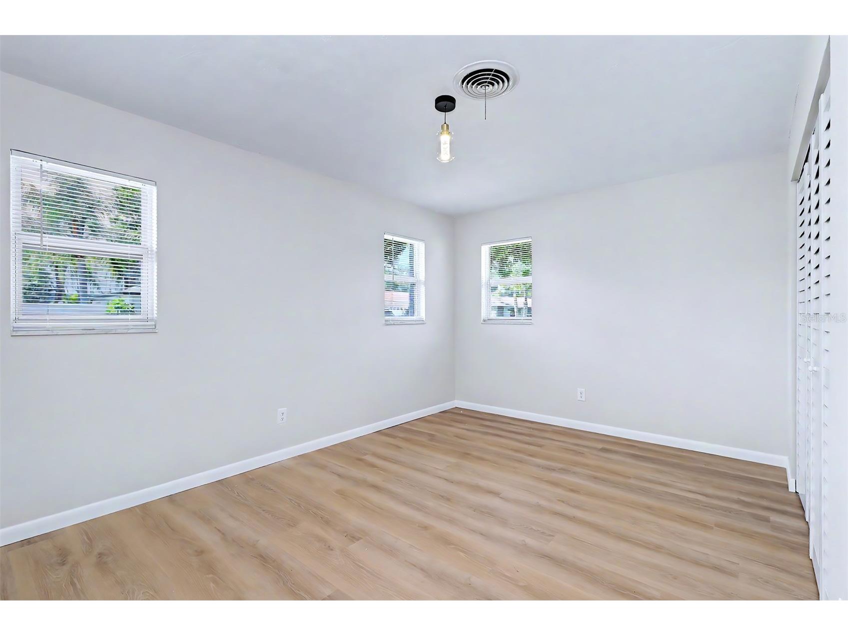 7901 3rd Street N Saint Petersburg FL 33702 TB8501705 image31