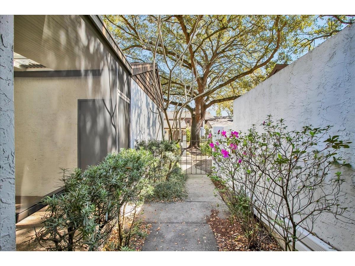 7905 Luxbury Place Tampa FL 33614 TB8468149 image5