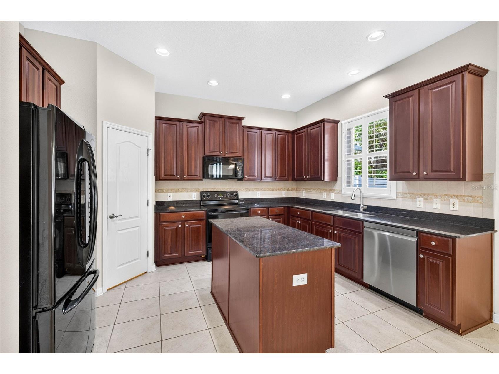 7906 Camden Woods Drive Tampa FL 33619 TB8529434 image26