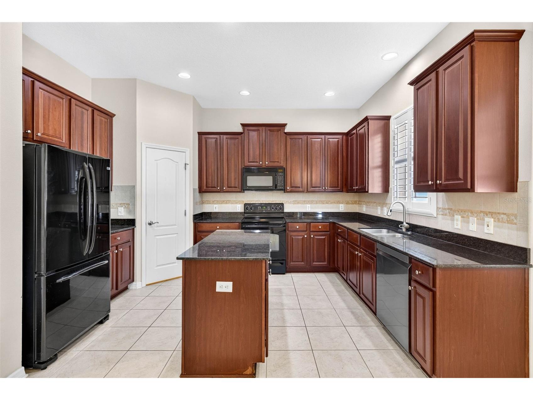 7906 Camden Woods Drive Tampa FL 33619 TB8529434 image27