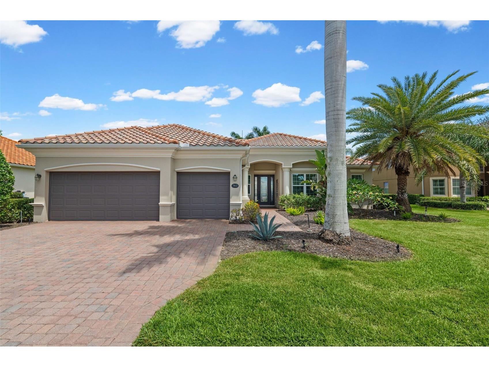 7913 Heritage Grand Place Bradenton FL 34212 A4692228 image1