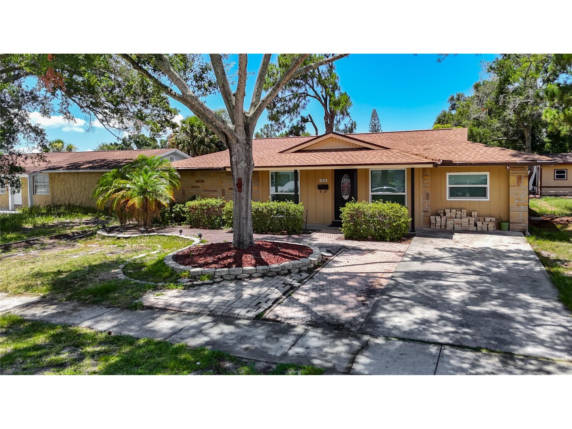 7916 Woodgrove Circle Tampa FL 33615 TB8522578 image1