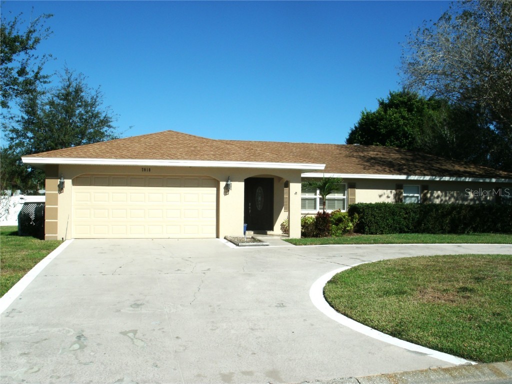 7918 Cypress Lake Drive Sarasota FL 34243 A4576792 image1
