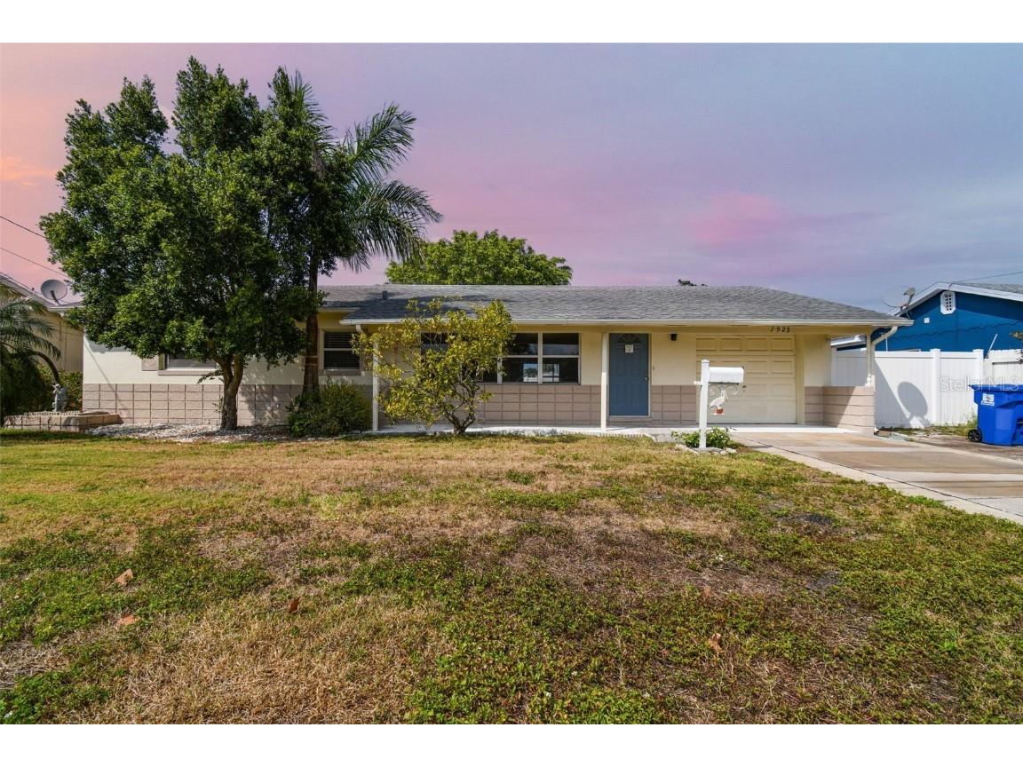 7923 Causeway Boulevard S Saint Petersburg FL 33707 U8213137 image1