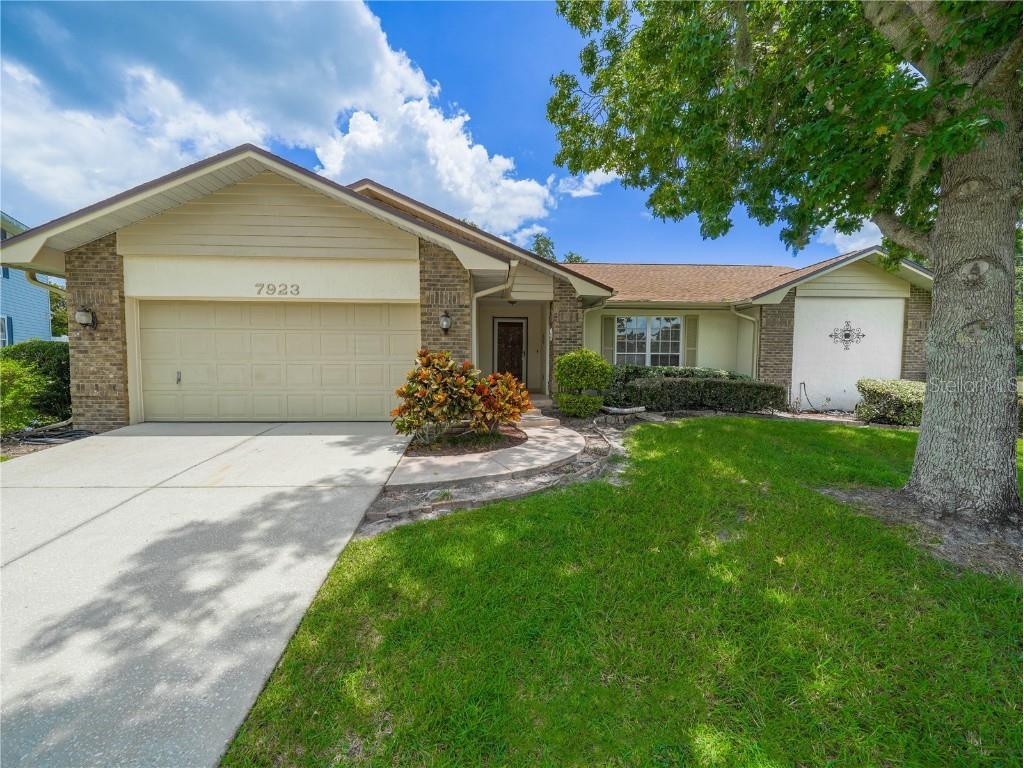 7923 Ridge Pointe Drive E Lakeland FL 33810 L4942384 image1