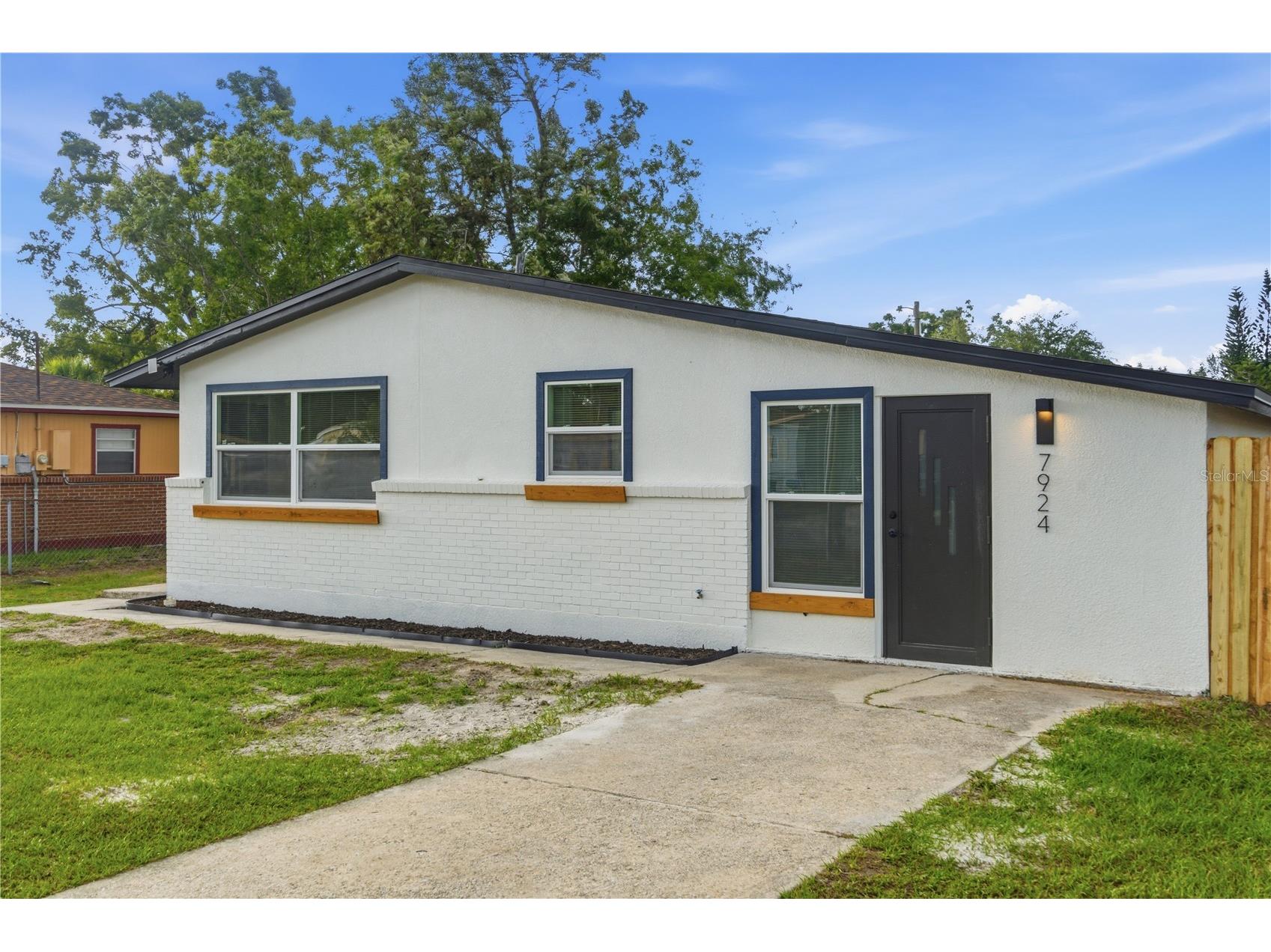 7924 Dahlia Avenue Tampa FL 33619 TB8513465 image1