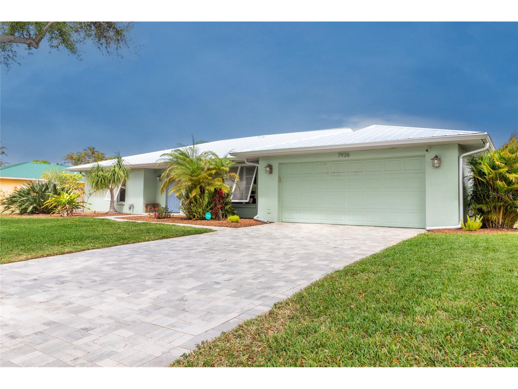 7926 Cypress Lake Drive Sarasota FL 34243 A4684756 image2
