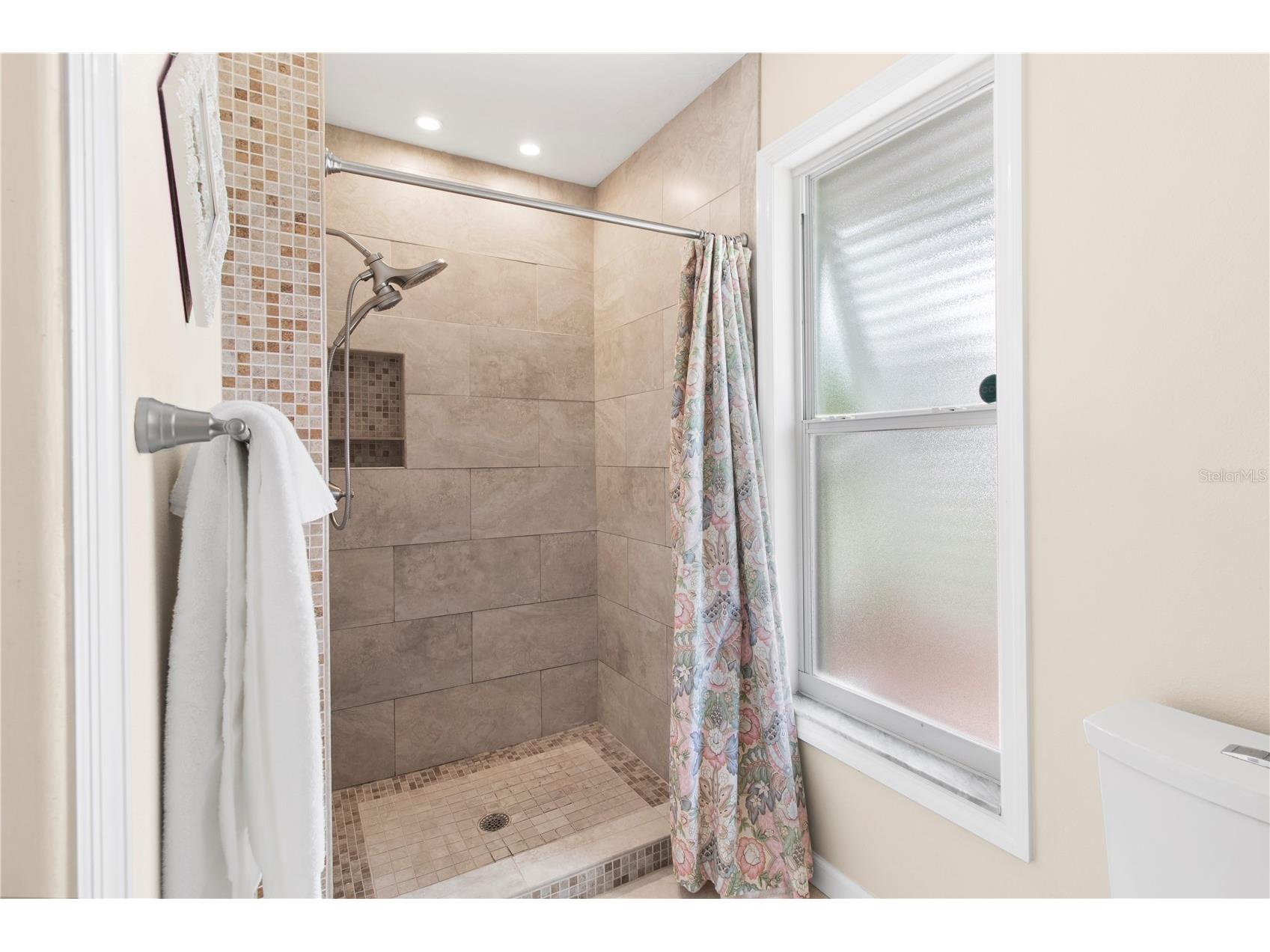 7926 Cypress Lake Drive Sarasota FL 34243 A4684756 image24