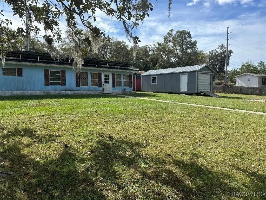 7930 E Southlake Drive Floral City FL 34436 V4944026 image1