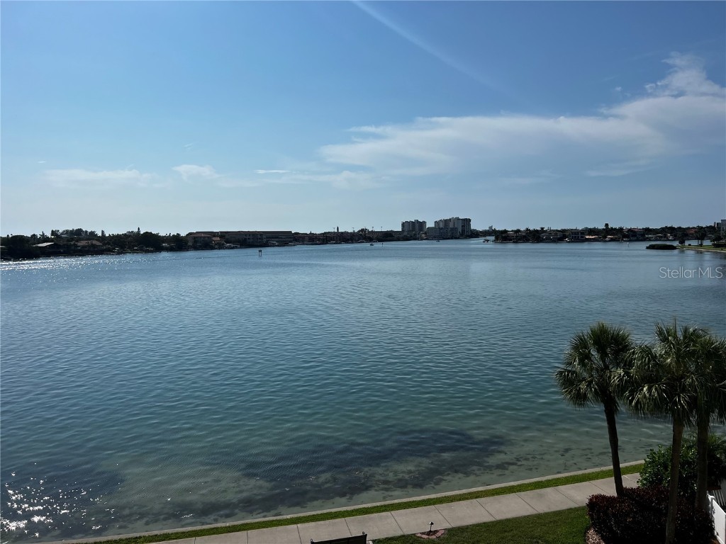 7932 Sailboat Key Boulevard S #304 South Pasadena FL 33707 - BOCA CIEGA BAY U8200157 image1