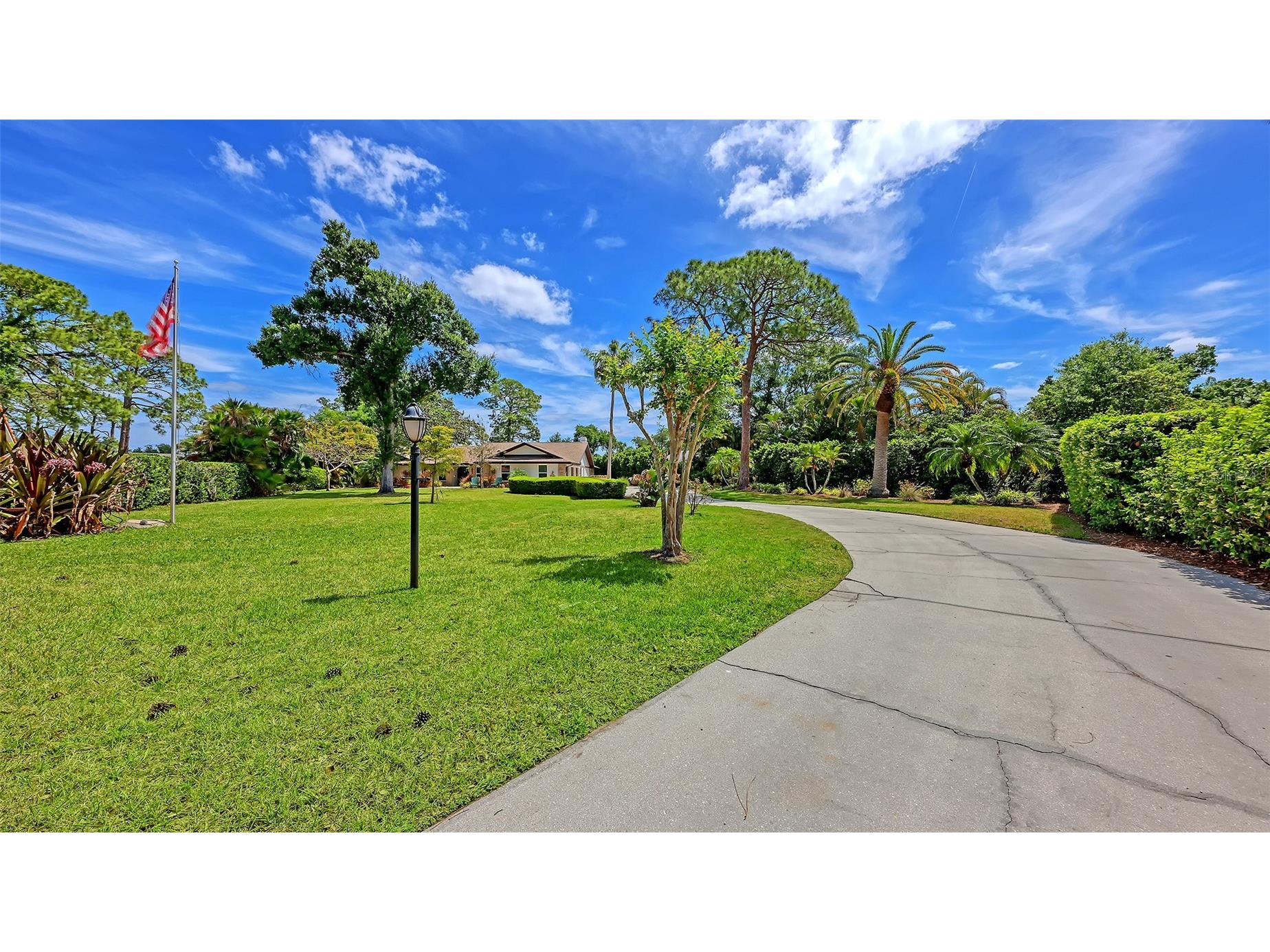 7937 Broadmoor Pines Boulevard Sarasota FL 34243 A4682202 image2