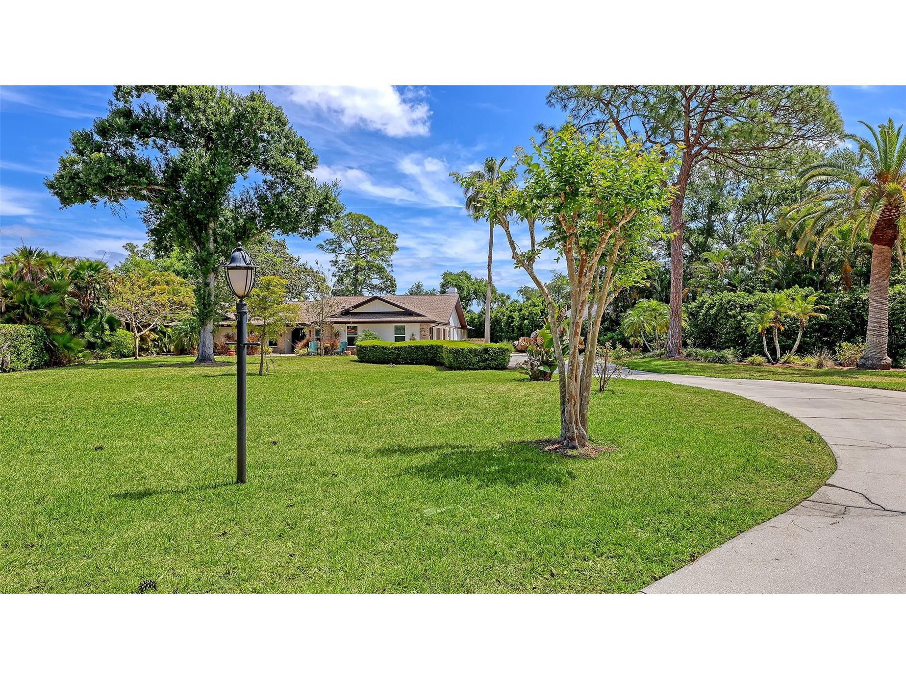 7937 Broadmoor Pines Boulevard Sarasota FL 34243 A4682202 image3