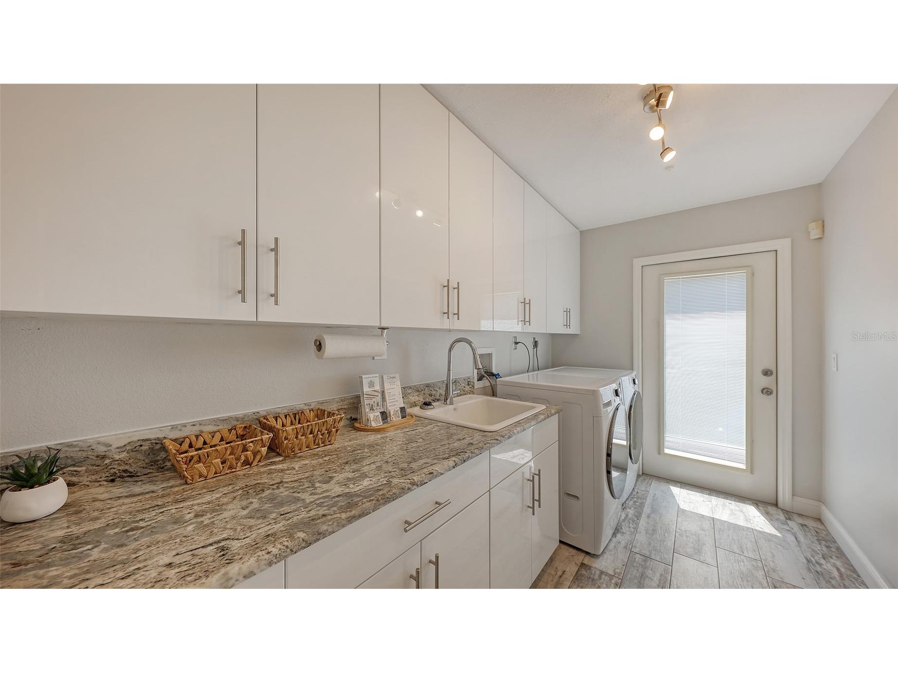 7937 Broadmoor Pines Boulevard Sarasota FL 34243 A4682202 image56