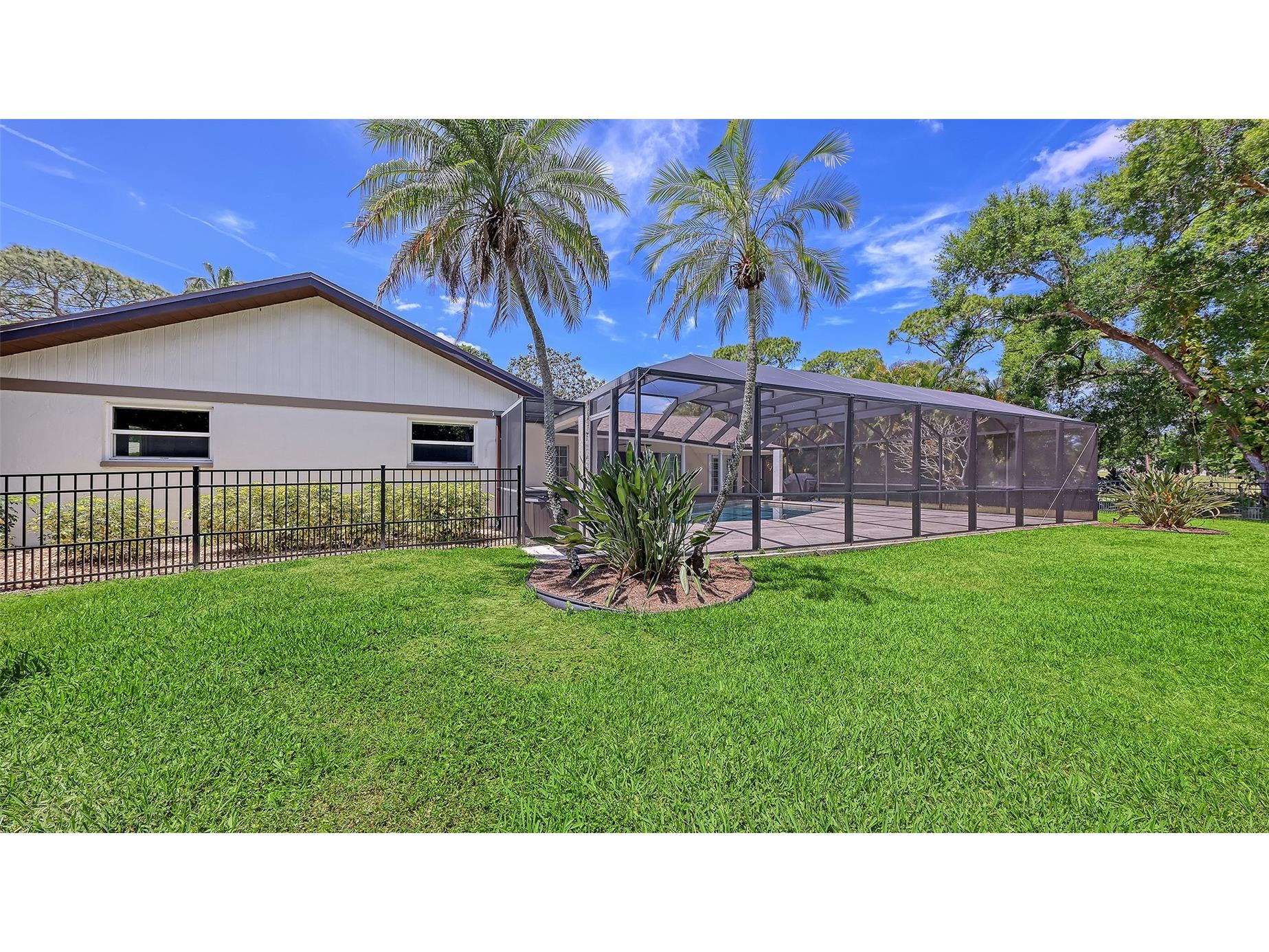 7937 Broadmoor Pines Boulevard Sarasota FL 34243 A4682202 image63