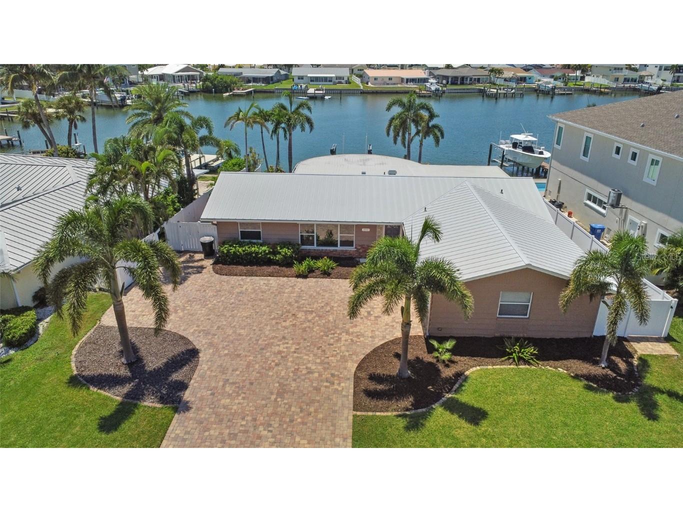 7944 10th Avenue S Saint Petersburg FL 33707 - BOCA CIEGA BAY TB8422915 image1
