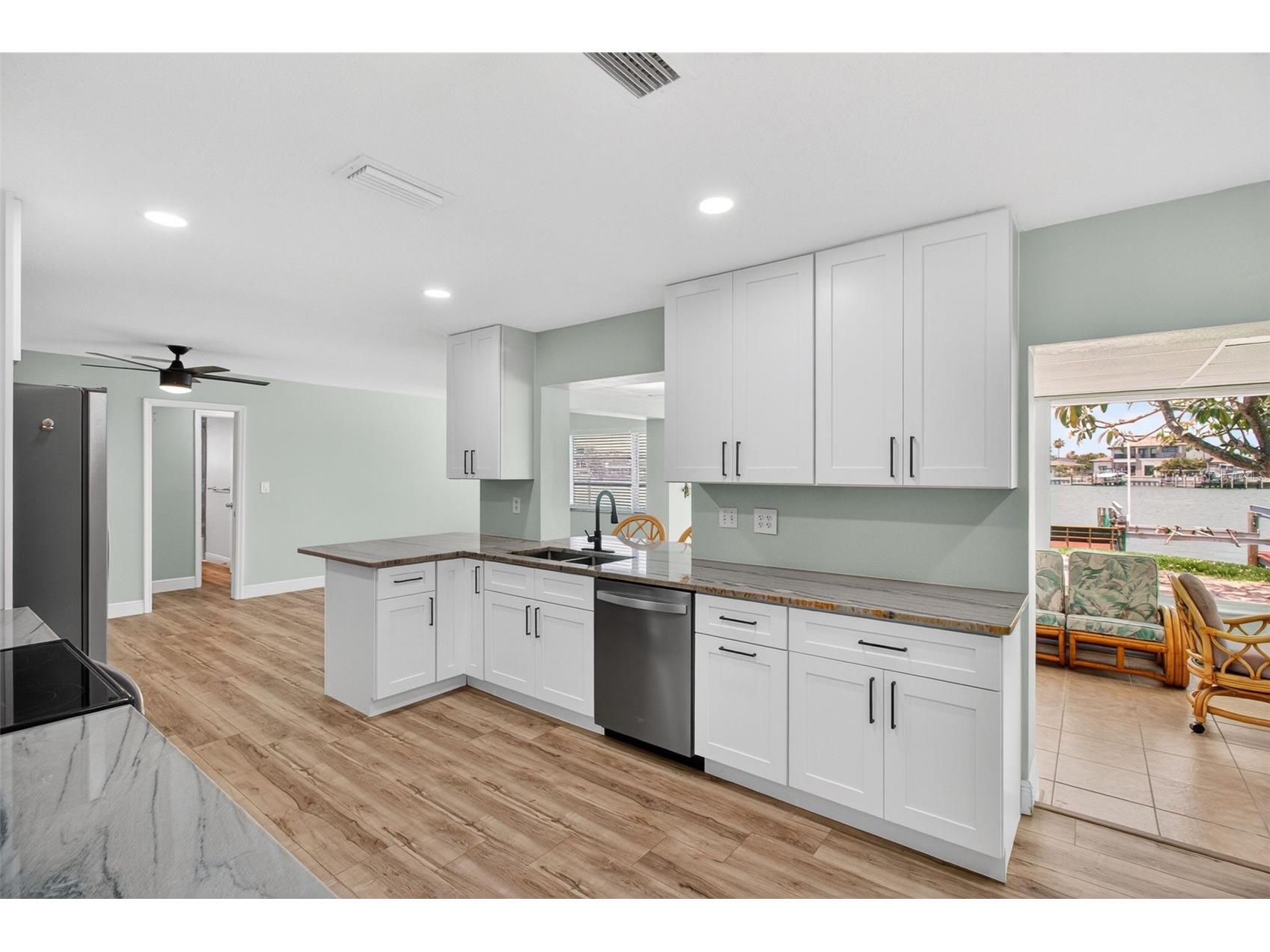 7957 10th Avenue S Saint Petersburg FL 33707 - BOCA CIEGA BAY TB8512709 image12