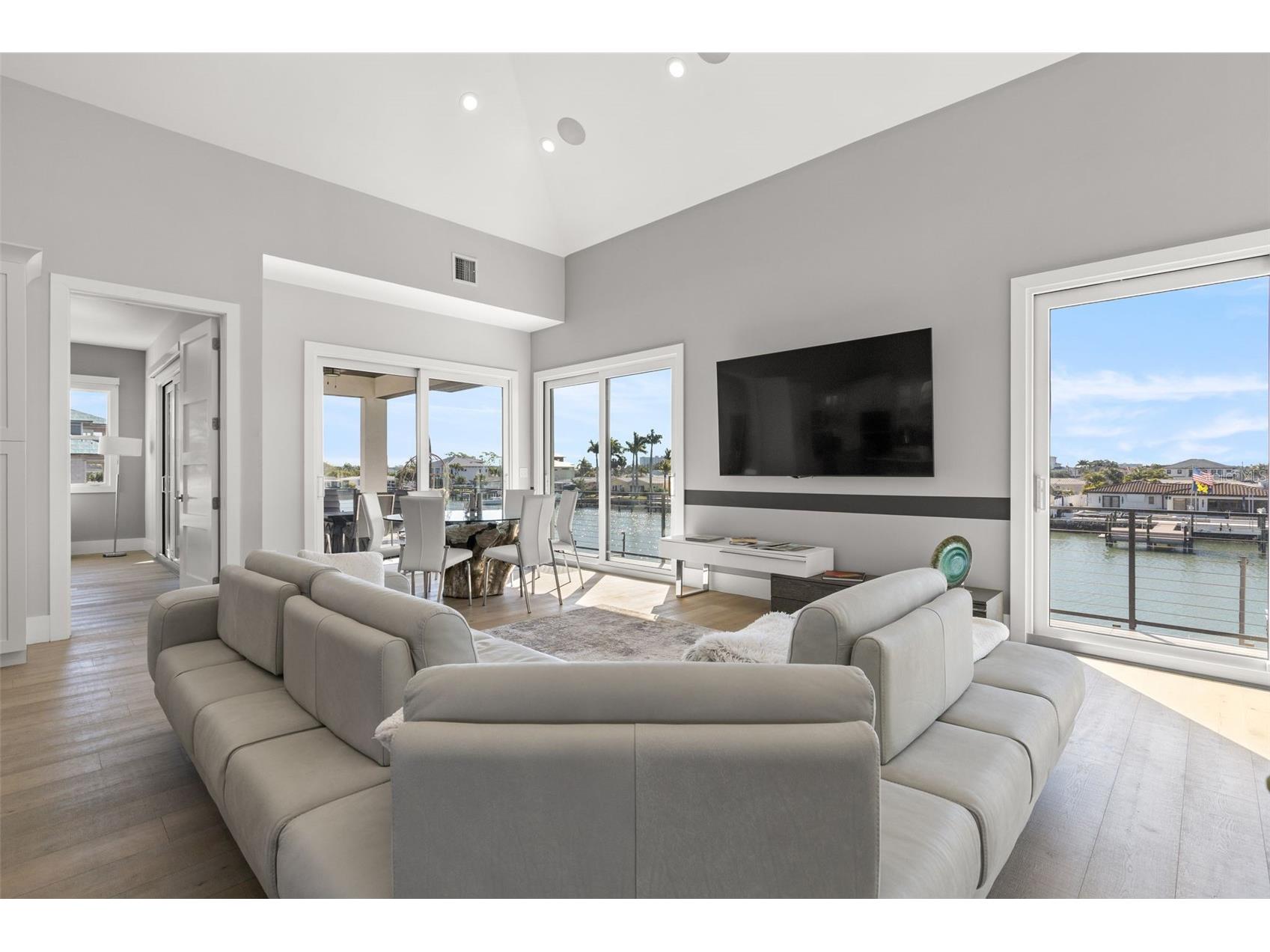 7966 1st Avenue S Saint Petersburg FL 33707 TB8471037 image11