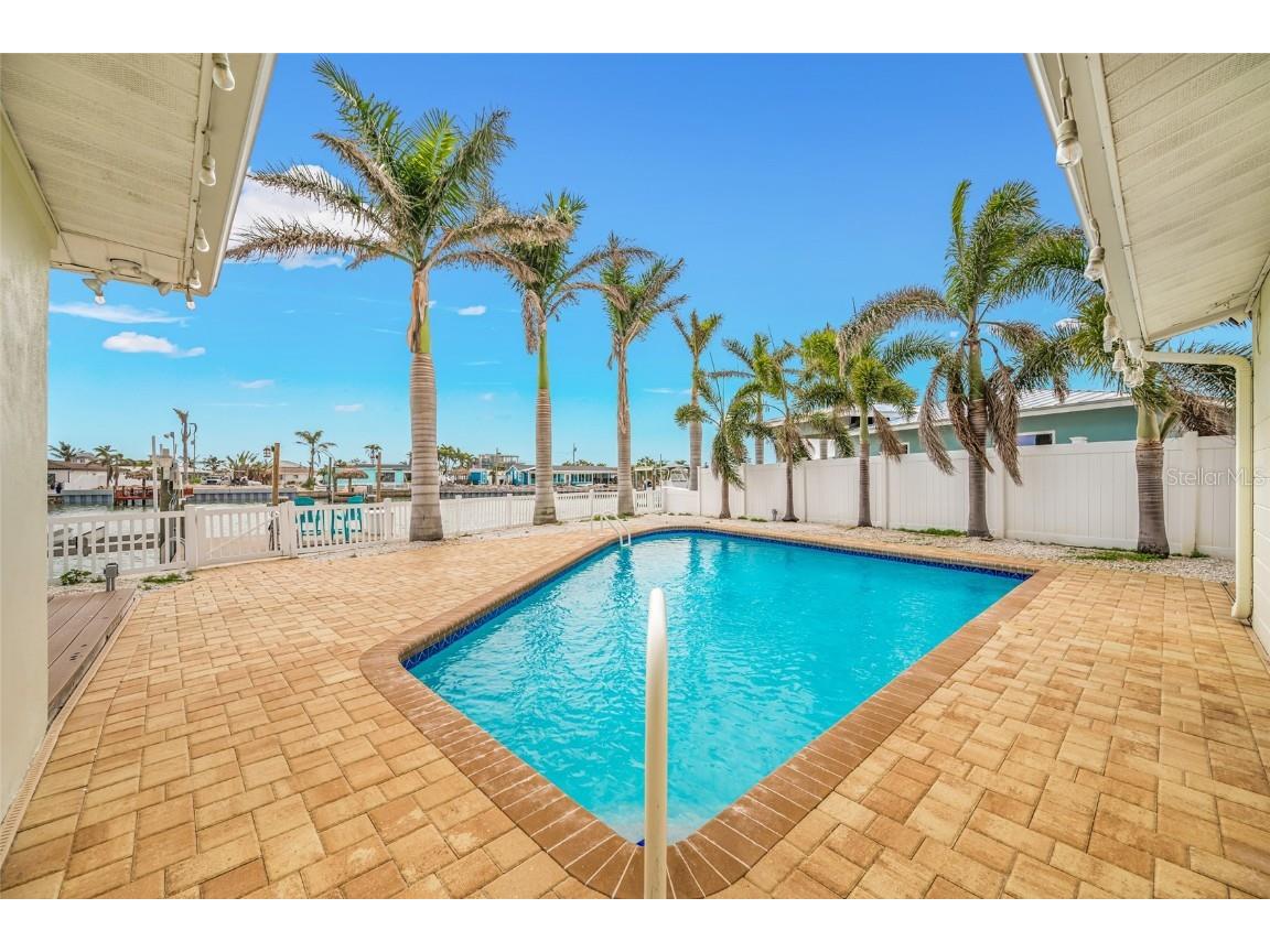 7984 1st Avenue S Saint Petersburg FL 33707 - BOCA CIEGA BAY TB8350164 image1