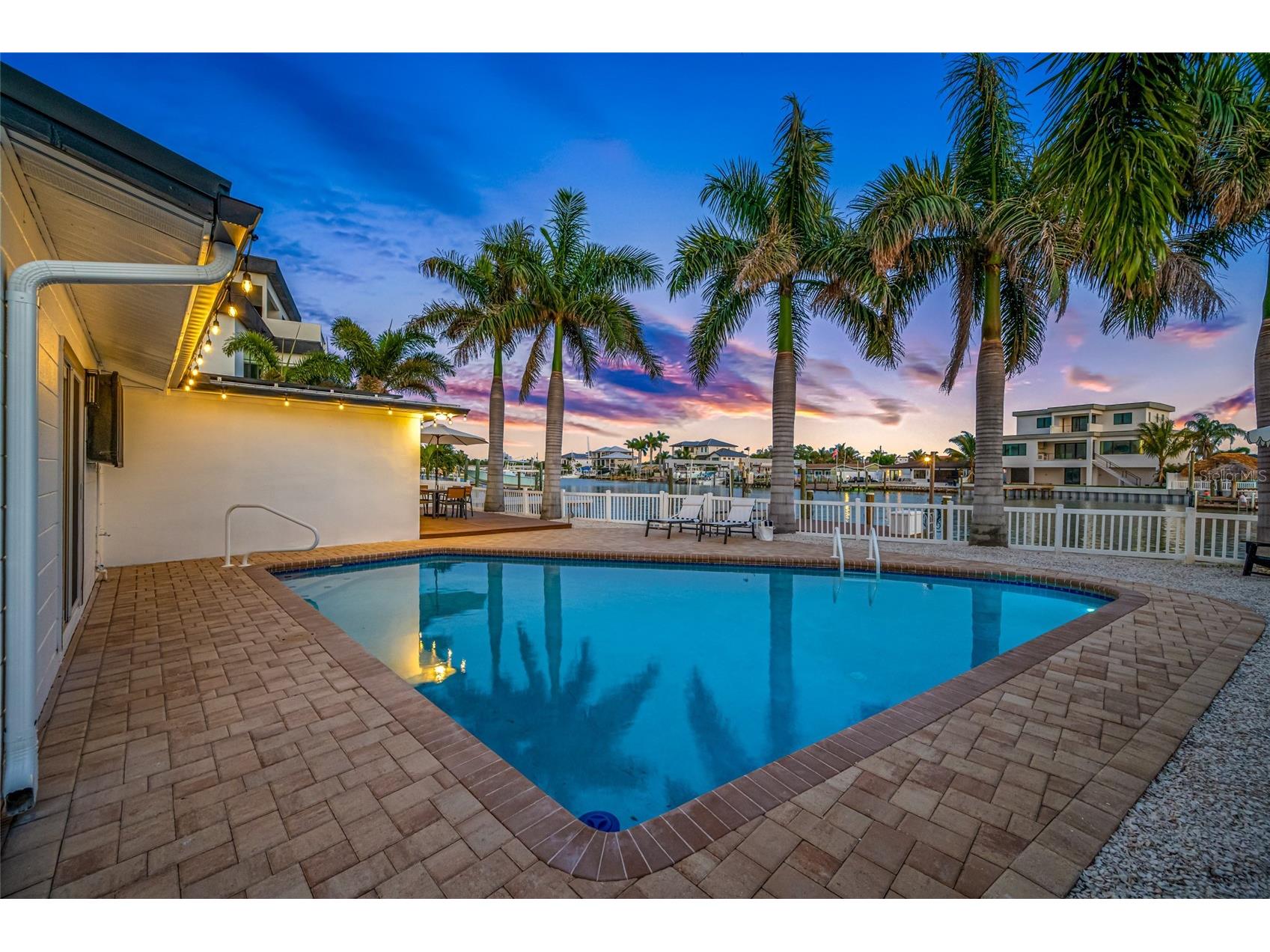 7984 1st Avenue S Saint Petersburg FL 33707 TB8493374 image1