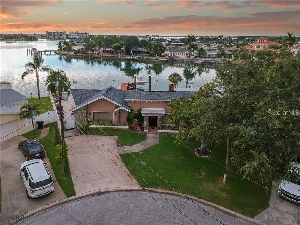 7985 4th Avenue S Saint Petersburg FL 33707 - BOCA CIEGA BAY TB8475323 image1