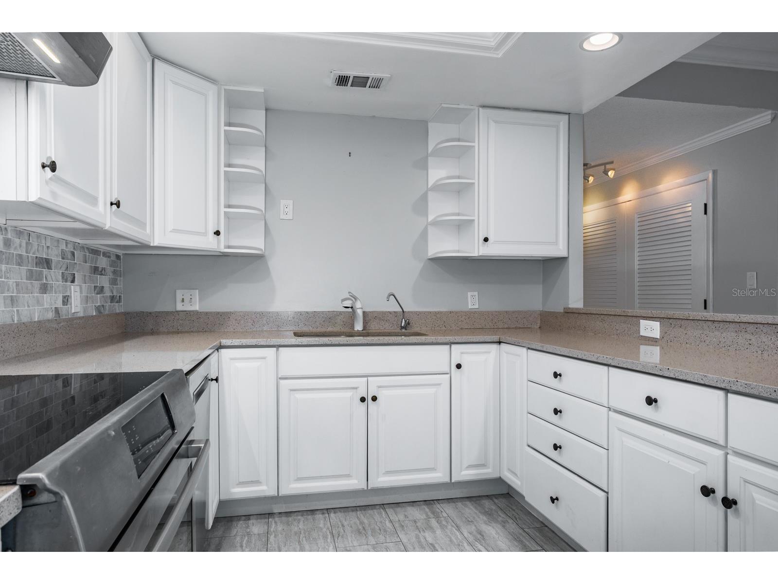 8 Belleview Boulevard #108 Belleair FL 33756 TB8478158 image19