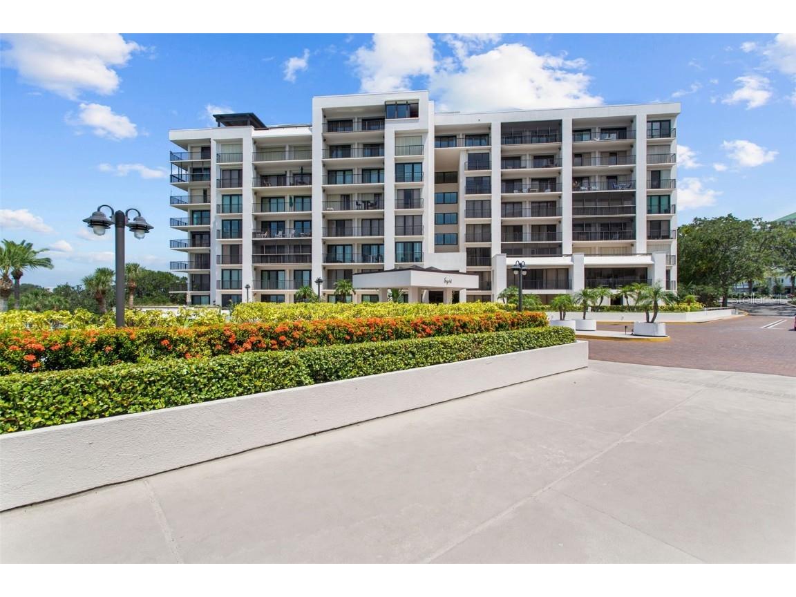 8 Belleview Boulevard #307 Belleair FL 33756 - CLEARWATER BAY INTRACOASTAL U8253906 image1