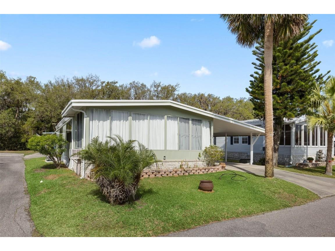 8 Cocos Plumosa Drive #A Eustis FL 32726 - Trout Lake O6366279 image2