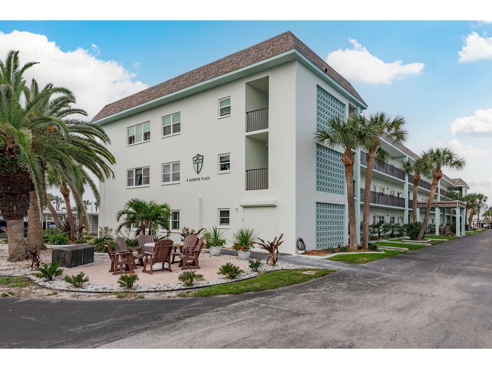 8 Glencoe Place #104 Dunedin FL 34698 TB8485361 image1