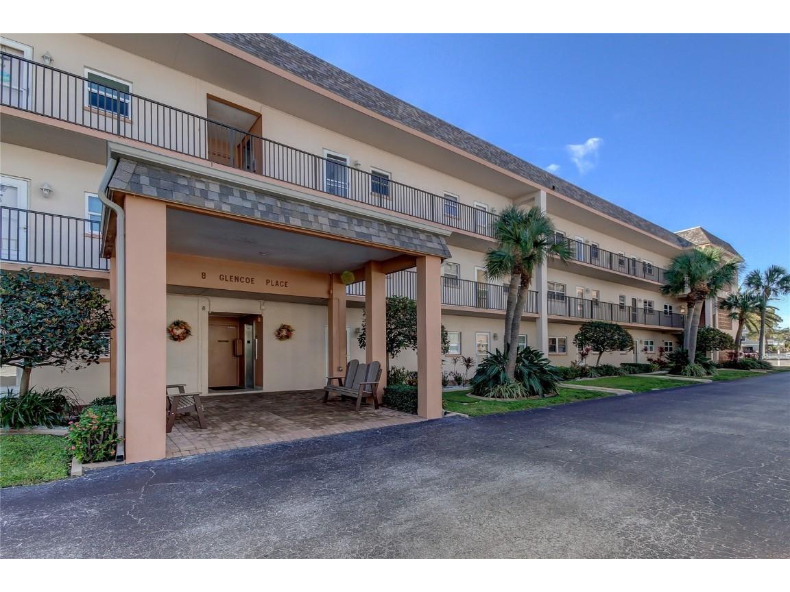 8 Glencoe Place #208 Dunedin FL 34698 U8182786 image1