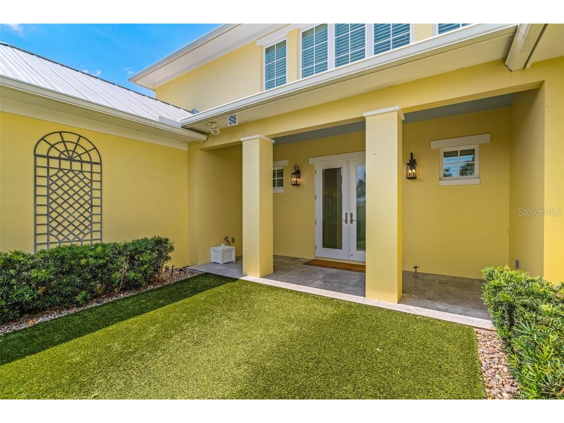 8 Tarpon Drive Vero Beach FL 32960 - INDIAN RIVER U8198642 image1