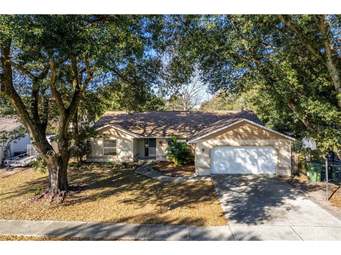 80 S Pine Avenue Umatilla FL 32784 O6174966 image1