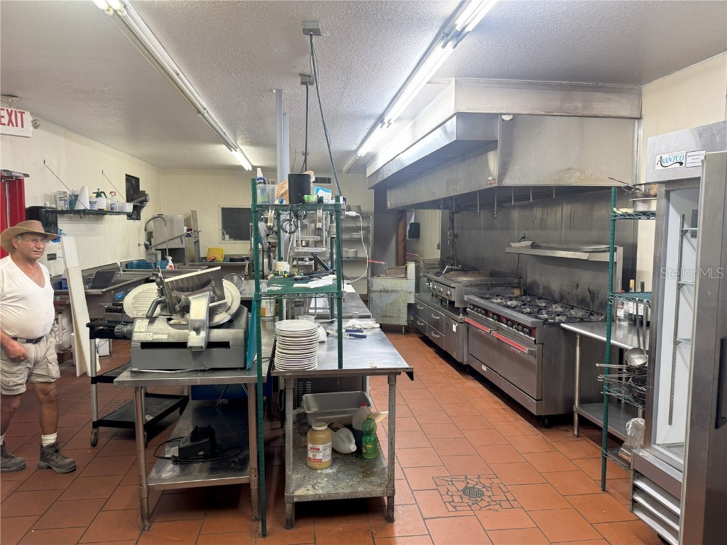 80 W Live Oak Street Tarpon Springs FL 34689 TB8390158 image17