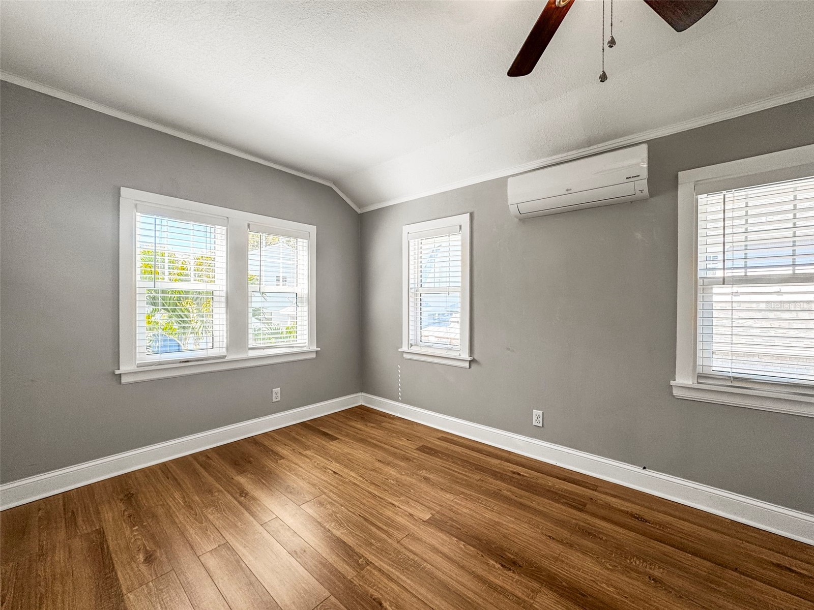 800 18th Avenue N Saint Petersburg FL 33704 TB8481065 image63