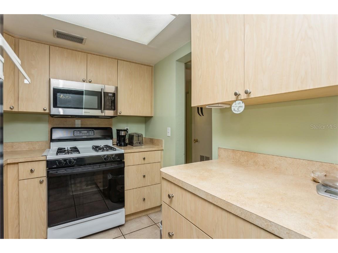 800 71st Avenue N #8 Saint Petersburg FL 33702 TB8354271 image15